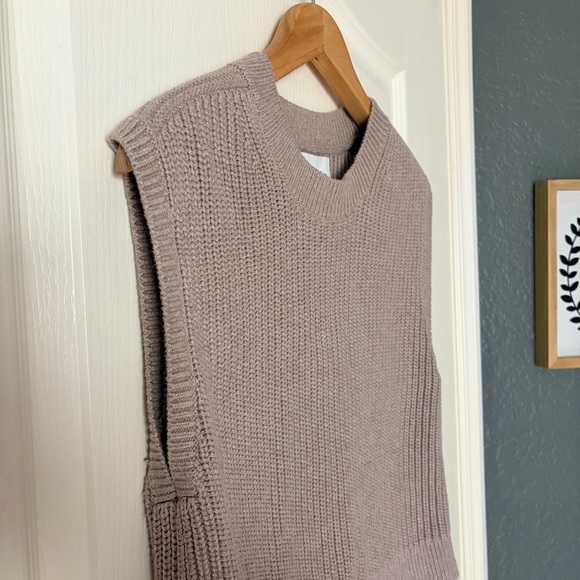 Abercrombie & Fitch Women’s Beige Crewneck Vest Sweater, Cotton Blend, Small - Picture 5 of 11